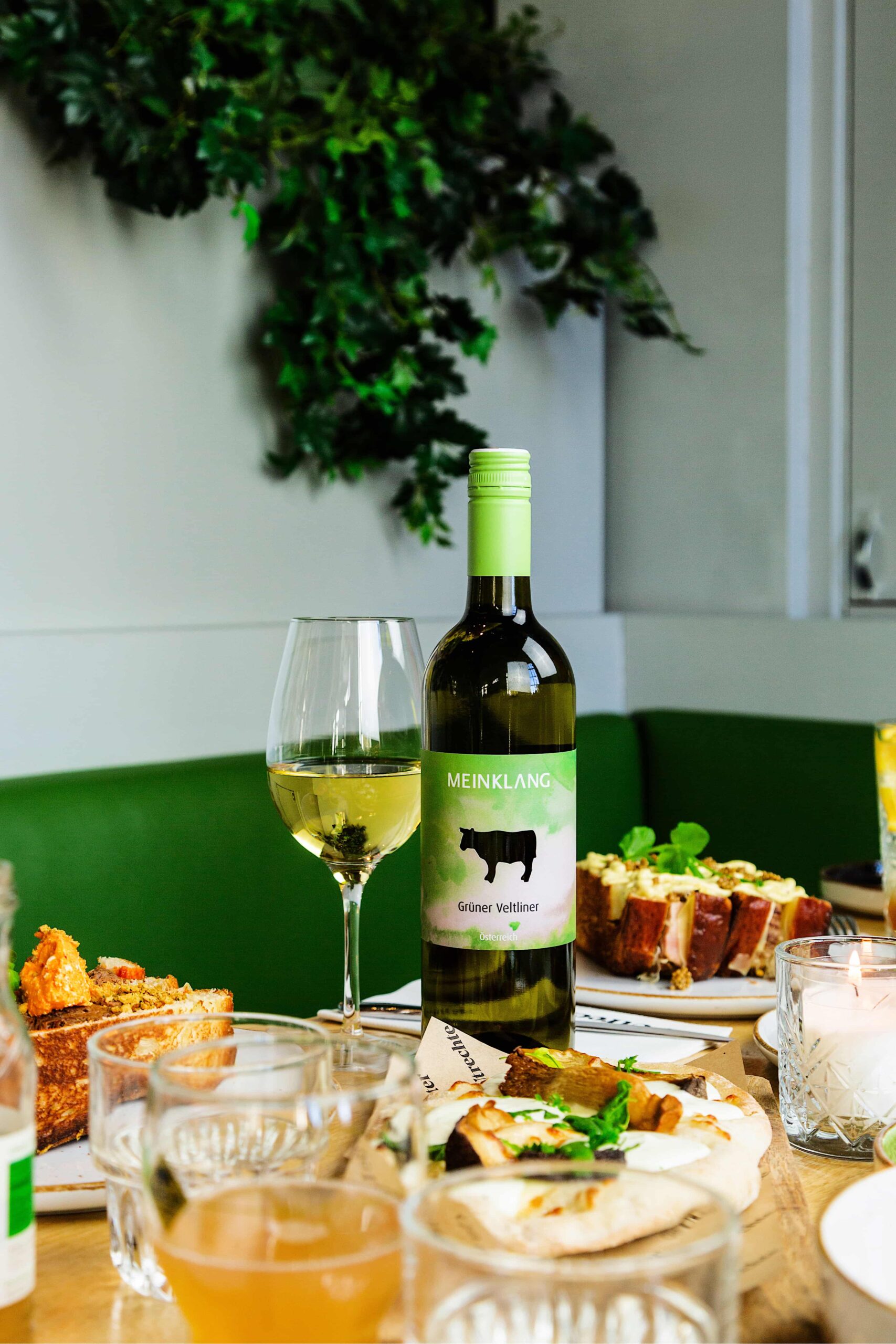 Heerlijke natuurwijn , gruner veltliner meinklang bij De Utrechter