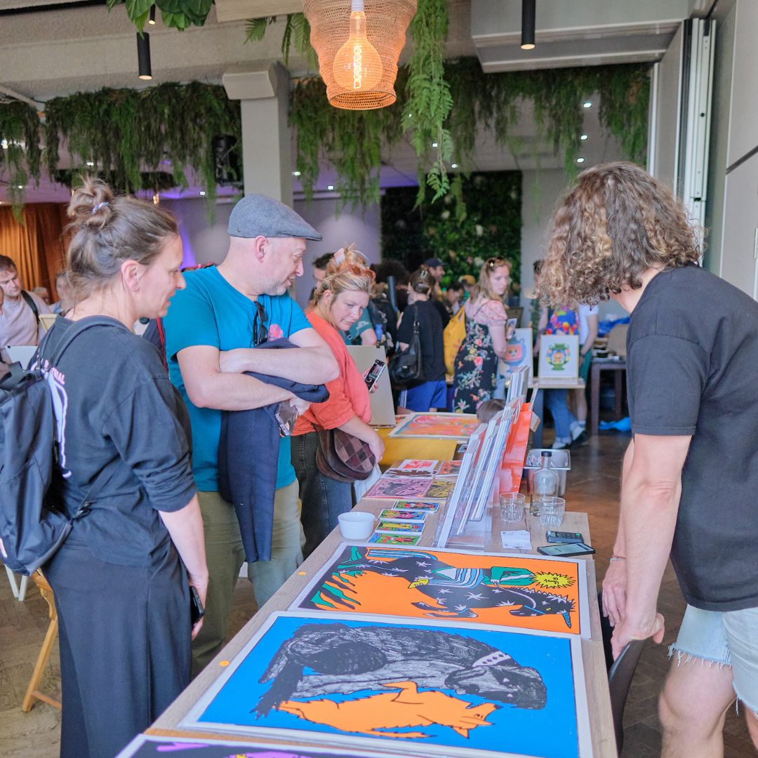 Kom naar de illustratiemarkt op zaterdag 8 november bij De Utrechter op het Vredenburg. Fotografie Coen Koppen